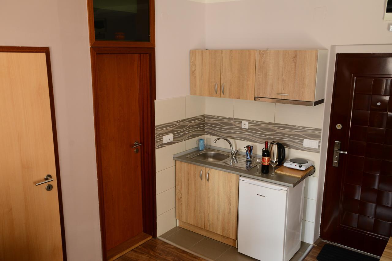Athos Apartments Ni エクステリア 写真